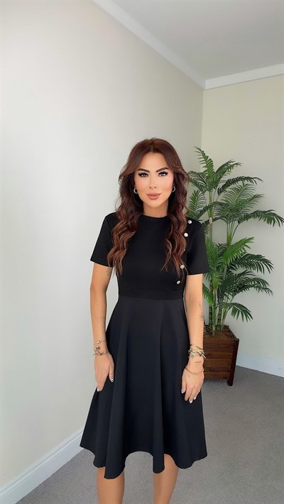 Kadın Kısa Kollu Bisiklet Yaka Gold Düğme Detay Midi Boy Elbise