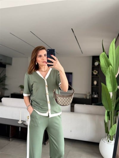 Kadın Kısa Kollu Ribana Ve Gold Düğme Detay Hırka Yanı şeritli Pantolon Ikili Takım