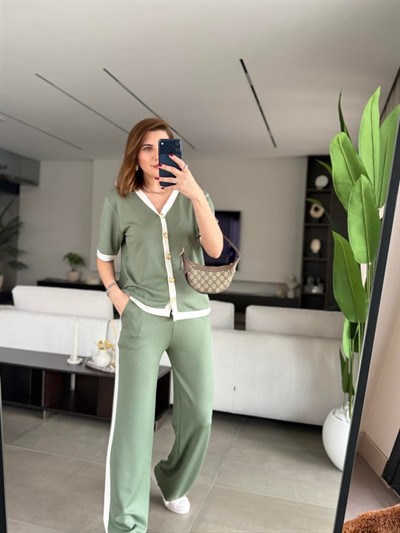 Kadın Kısa Kollu Ribana Ve Gold Düğme Detay Hırka Yanı şeritli Pantolon Ikili Takım