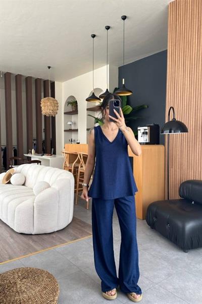 Kadın Kolsuz V Yaka Bluz Ve Ispanyol Paça Pantolon Ikili Takım