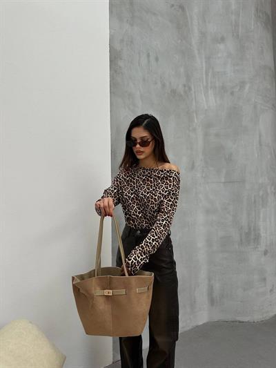 Kadın Leopar Desenli Düşük Omuzlu Bluz