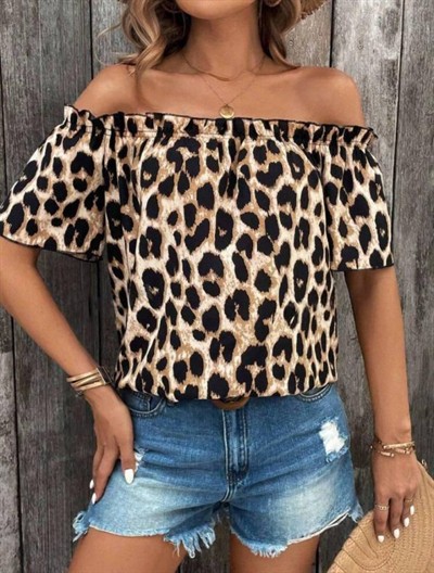 Kadın Madonna Yaka Fırfırlı Leopar Desenli Mikro Kumaş Bluz