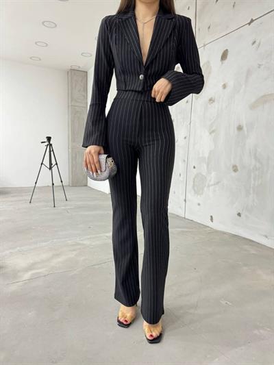 Kadın Manşet Yaka Ispanyol Kol çizgi Detay Kısa Ceket Ve Yüksek Bel Ispanyol Paça Pantolon Ikili Takım
