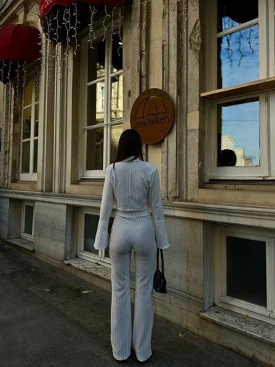 Kadın Manşet Yaka Ispanyol Kol çizgi Detay Kısa Ceket Ve Yüksek Bel Ispanyol Paça Pantolon Ikili Takım