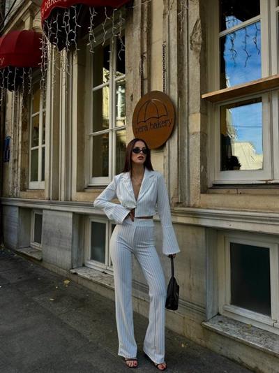 Kadın Manşet Yaka Ispanyol Kol çizgi Detay Kısa Ceket Ve Yüksek Bel Ispanyol Paça Pantolon Ikili Takım