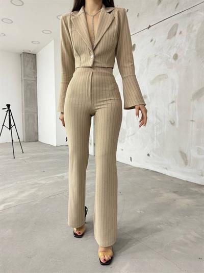 Kadın Manşet Yaka Ispanyol Kol çizgi Detay Kısa Ceket Ve Yüksek Bel Ispanyol Paça Pantolon Ikili Takım