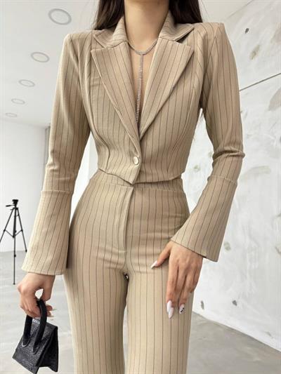 Kadın Manşet Yaka Ispanyol Kol çizgi Detay Kısa Ceket Ve Yüksek Bel Ispanyol Paça Pantolon Ikili Takım