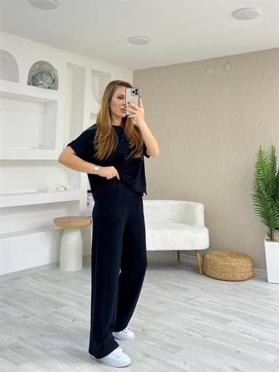 Kadın Modal Kumaş V Yaka Tişört Ve Bol Kesim Pantolon Ikili Takım