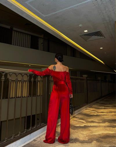 Kadın Modanna Yaka Zincir Askı Detay Kemer Dahil Kadife Kumaş Tulum