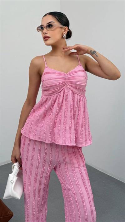 Kadın Pembe  Dokulu Askılı Üst Ve Bol Paça Pantolon 2’li Takım