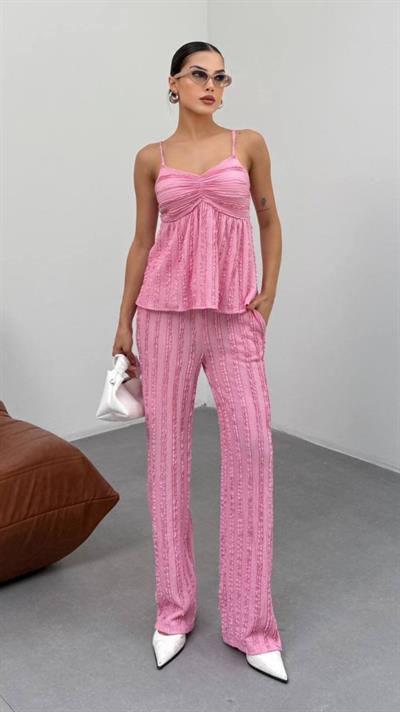 Kadın Pembe  Dokulu Askılı Üst Ve Bol Paça Pantolon 2’li Takım