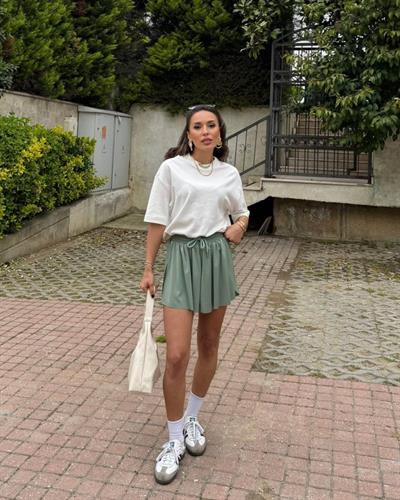 Kadın Sandy Kumaş Bağıcık Detaylı şort