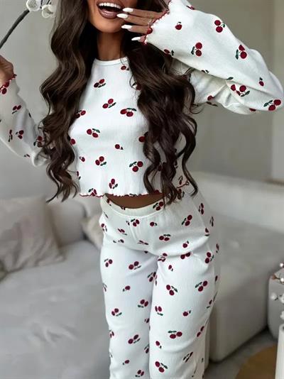 Kadın Uzun Kollu Bisiklet Yaka Desenli Burgu Bluz Ve Pijama Ikili Takım