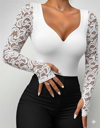 Kadın Uzun Kollu Dantelli Dekolte Detaylı Dalgıç Bluz