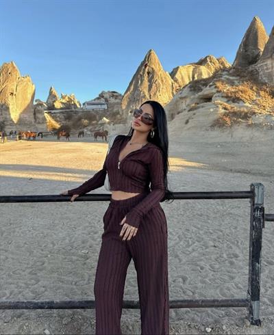 Kadın Uzun Kollu Parmak Geçme Ve Fermuar Detay Kısa Ceket Ve İspanyol Paça Pantolon Ikili Takim