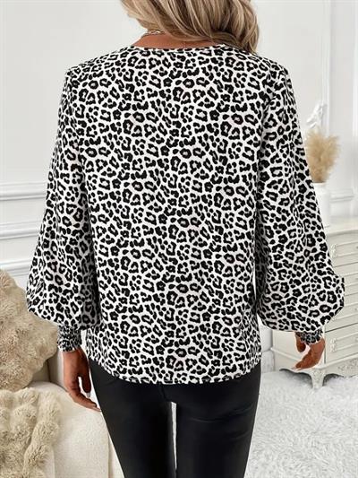 Kadın Uzun Kollu V Yaka Kollar Gipe Detaylı Leopar Desenli Süprem Bluz