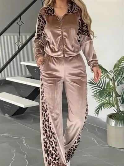 Kadın Uzun Kollu önden Fermuarlı Leopar Detaylı Kadife Bal Köpüğü Bluz Ve Pantolon Ikili Takım