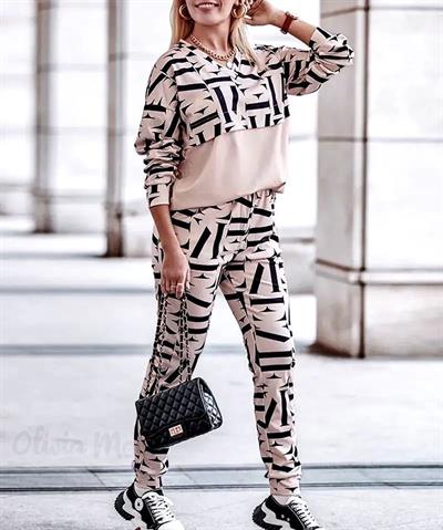 Kadın V Yaka Harf Baskılı Sweat Ve Yüksel Bel Pantolon Ikili Takım