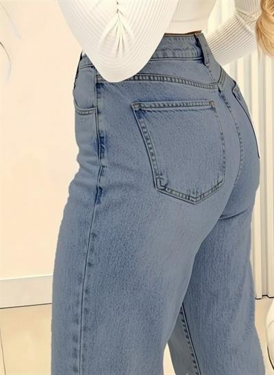 Kadın Yüksek Bel Cepli Paçaya Doğru Geniş Kot Pantolon