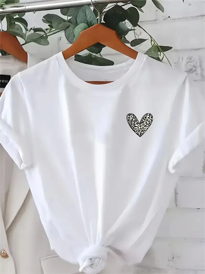 Kadınlar Için Şık Leopar Kalp Baskılı Günlük Tişört - Büyük Beden, Makinede Yıkanabilir, Sevgililer Günü - Günlük Kıyafetler Için Mükemmel- Beyaz