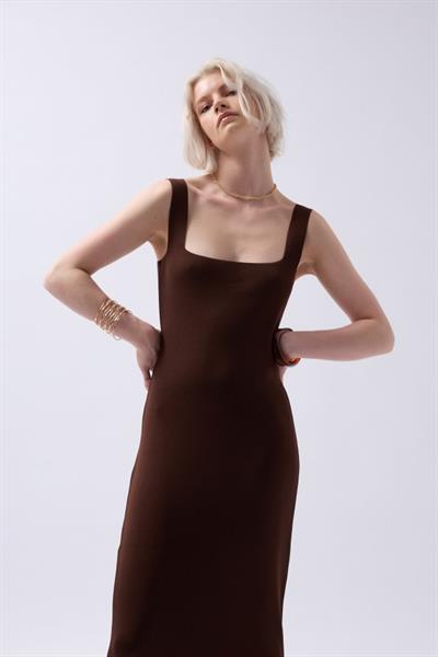 Kalın Askılı Midi Elbise