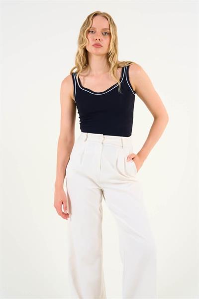 Kalp Yaka Atlet - Siyah-Beyaz