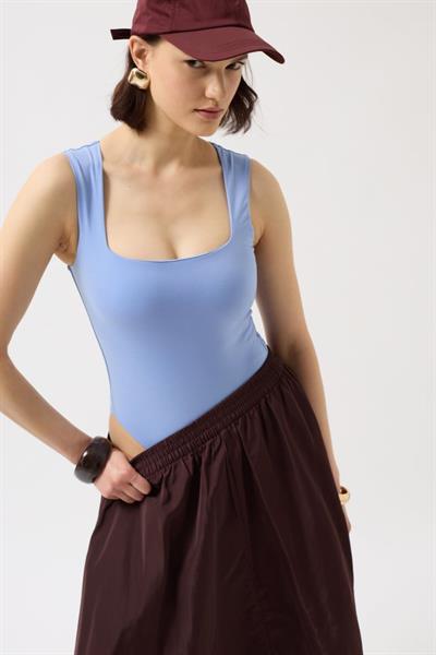 Kare Yaka Kalın Askılı Bodysuit