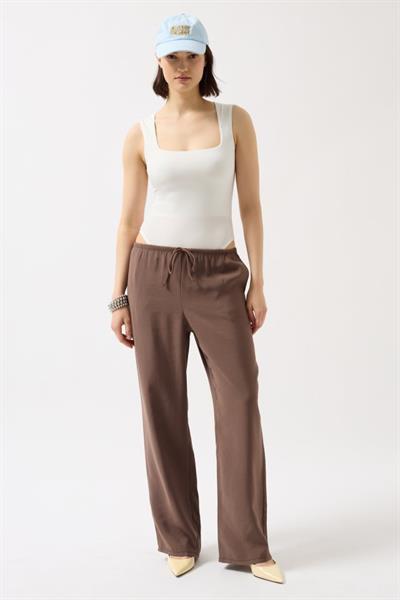 Kare Yaka Kalın Askılı Bodysuit