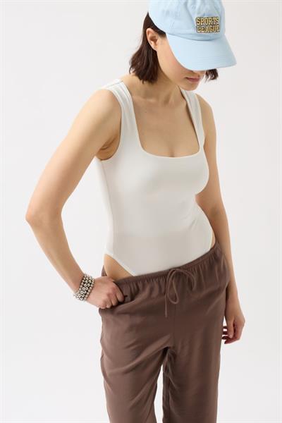 Kare Yaka Kalın Askılı Bodysuit