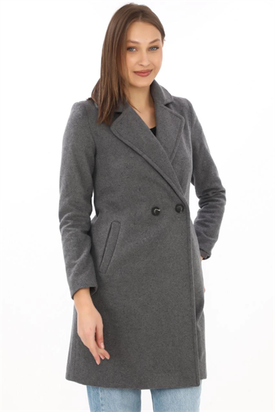 Kaşe Kaban – Siyah Yünlü Dokuma, Kruvaze Yaka, Astarlı, Cepli, Kuşaklı Uzun Boy Tesettür Uyumlu Kışlık Şık Kaban - Füme