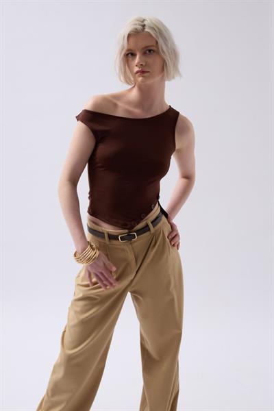 Kayık Yaka Yırtmaç Detay Bluz