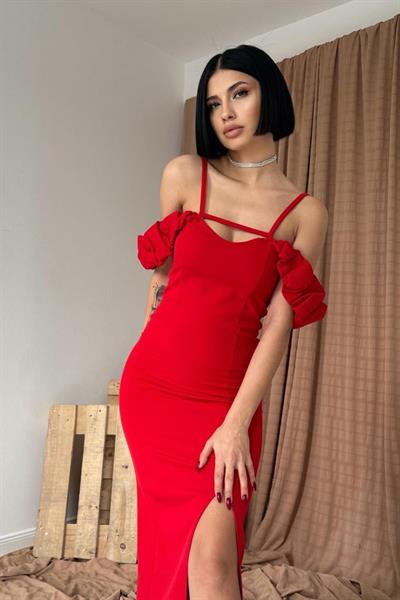 Kırmızı Askı Detaylı Elbise