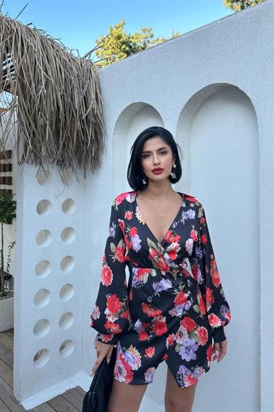 Kırmızı Kuşaklı Saten Elbise