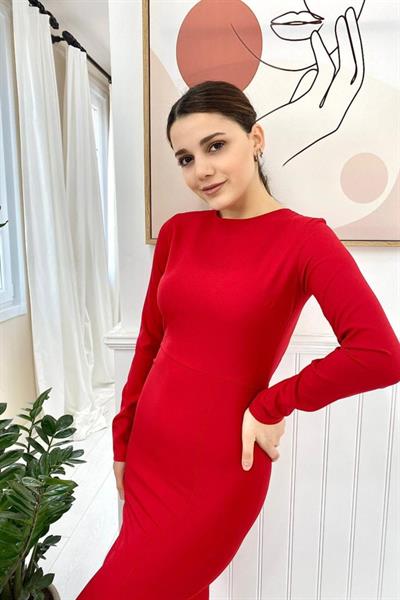 Kırmızı Sırt Dekolteli Elbise