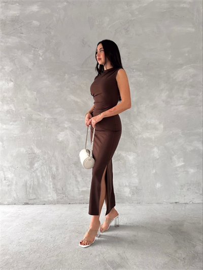 Kolsuz Yırtmaçlı Uzun Maxı Boy Elbise - Kahve