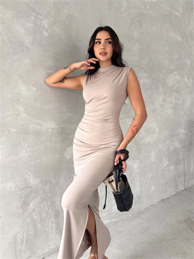 Kolsuz Yırtmaçlı Uzun Maxı Boy Elbise - Bej