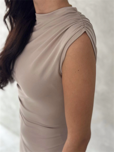 Kolsuz Yırtmaçlı Uzun Maxı Boy Elbise - Bej