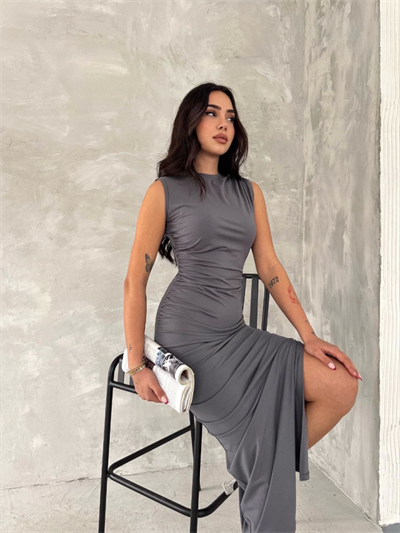 Kolsuz Yırtmaçlı Uzun Maxı Boy Elbise - Gri