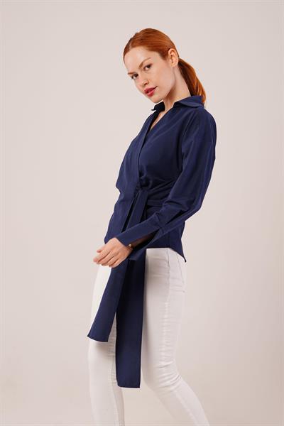 Kruvaze Yaka Yandan Bağlama Detaylı Lacivert Gömlek