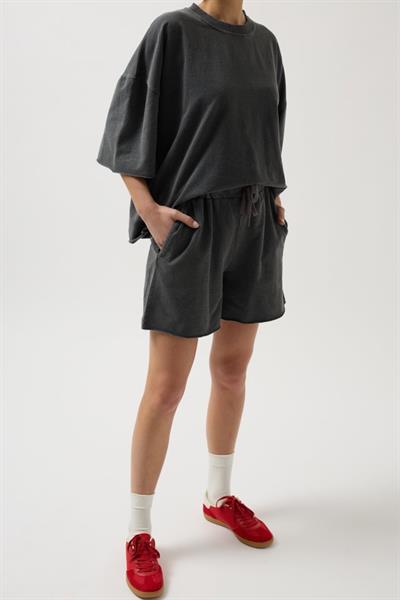 Lazer Kesim Bağcık Detay Şort