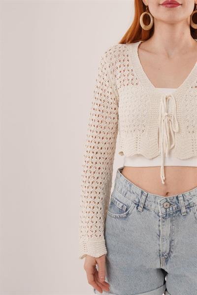 Ön Bağlamalı Ajurlu Crop Krem Hırka