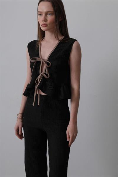 Önü Bağlamalı Volanlı Örme Takım - Siyah