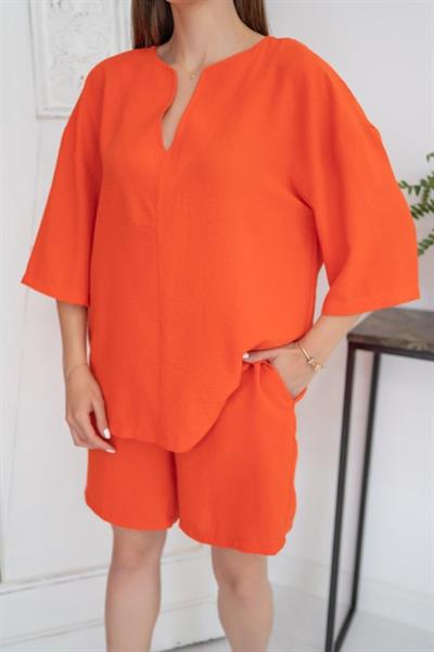 Oranj Şort Ve Üst Takım