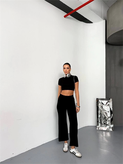 Osy Modal Yumuşak Dokulu Kumaş Kısa Kollu Crop Alt Ispanyol Paça Pantalon Ikili Takım - Siyah