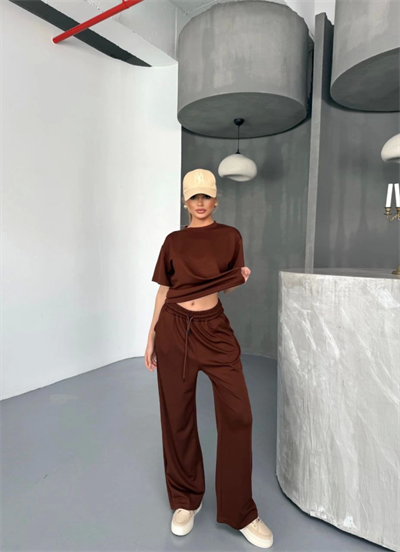 Osy Modal Yumuşak Dokulu Kumaş Kısa Kollu Bluz Rahat Pantalon Ikili Takım- Kahverengi