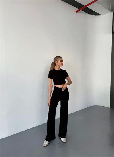 Osy Modal Yumuşak Dokulu Kumaş Kısa Kollu Crop Rahat Pantalon Ikili Takım - Siyah