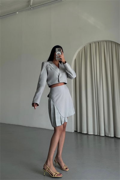 POLYVİSKON CROP CEKET - EKOSE PİLE DETAYLI ETEK TAKIM - Gri