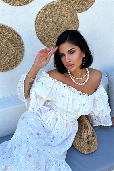 Pembe Omuzları Lastikli Brode Elbise