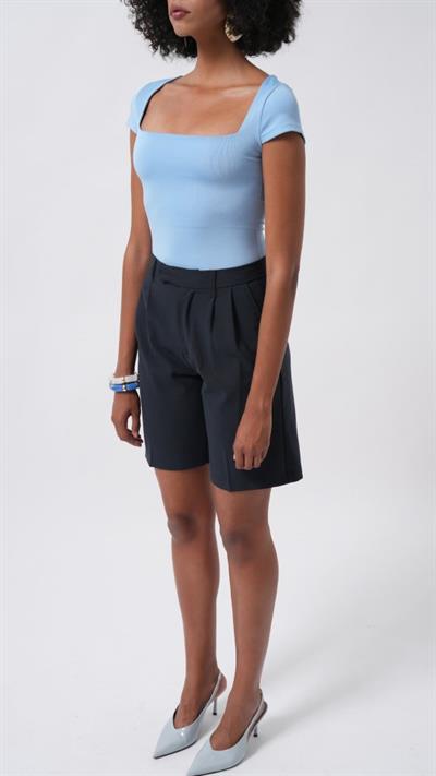 Pencere Detay Mini Dekolte Bluz