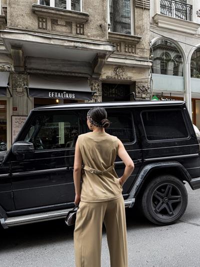 Poly Viscose Arkasi Düğme Ve Kemer Detayli Yelek Pantolon Takim